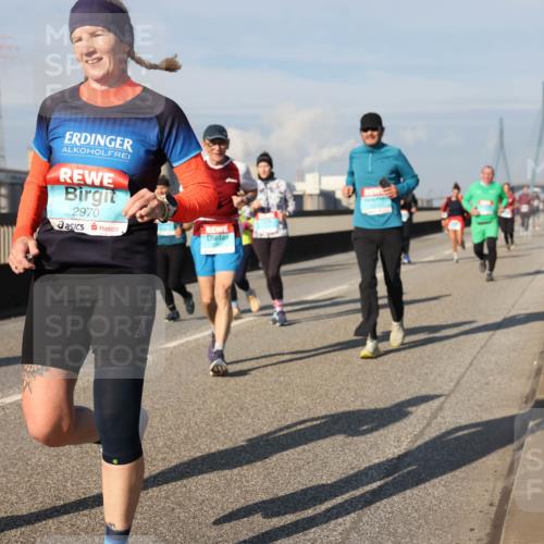 03.10.2025 - Köhlbrandbrückenlauf Lena Gebhardt http://msf.ph/oto/9080002 03.10.2025 10:03:37 Position 2 2970 meine-sportfotos.de