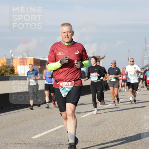 03.10.2025 - Köhlbrandbrückenlauf Jannik Wohlers http://msf.ph/oto/9080004 03.10.2025 10:01:44 Position 3 2800 meine-sportfotos.de