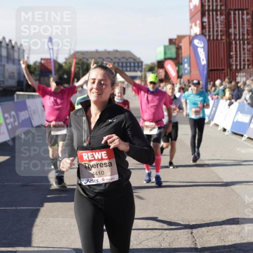 03.10.2025 - Köhlbrandbrückenlauf Jannik Wohlers http://msf.ph/oto/9080014 03.10.2025 13:17:46 Ziel 4410, 4645, 4679, 4829, 5168, 5339, 5685, 5731, 5732, 5917, 6331, 6388, 6485, 6704 meine-sportfotos.de