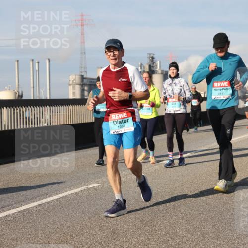 03.10.2025 - Köhlbrandbrückenlauf Lena Gebhardt http://msf.ph/oto/9080027 03.10.2025 10:03:38 Position 2 1984, 2111 meine-sportfotos.de