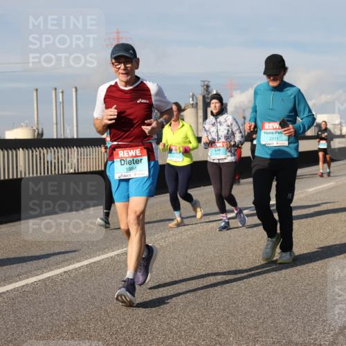 03.10.2025 - Köhlbrandbrückenlauf Lena Gebhardt http://msf.ph/oto/9080037 03.10.2025 10:03:39 Position 2 1984, 2111 meine-sportfotos.de