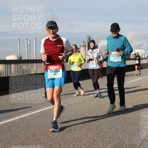 03.10.2025 - Köhlbrandbrückenlauf Lena Gebhardt http://msf.ph/oto/9080041 03.10.2025 10:03:39 Position 2 1984, 5, 2111 meine-sportfotos.de