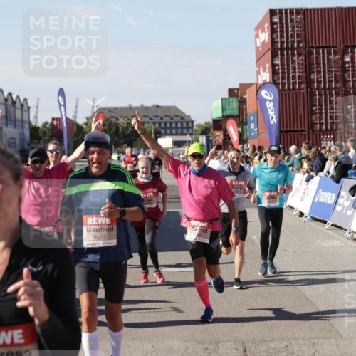 03.10.2025 - Köhlbrandbrückenlauf Jannik Wohlers http://msf.ph/oto/9080046 03.10.2025 13:17:47 Ziel 4410, 4645, 4679, 4829, 5168, 5339, 5685, 5731, 5732, 5917, 6331, 6388, 6485, 6704 meine-sportfotos.de