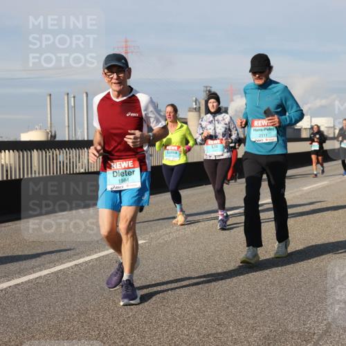 03.10.2025 - Köhlbrandbrückenlauf Lena Gebhardt http://msf.ph/oto/9080047 03.10.2025 10:03:39 Position 2 1984, 2111 meine-sportfotos.de