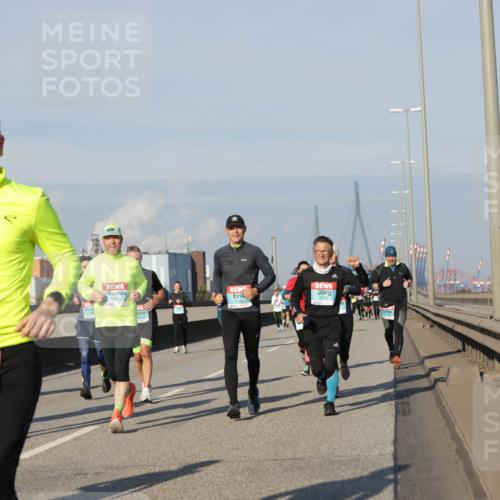 03.10.2025 - Köhlbrandbrückenlauf Jannik Wohlers http://msf.ph/oto/9080051 03.10.2025 09:53:46 Position 3 2942, 1409 meine-sportfotos.de