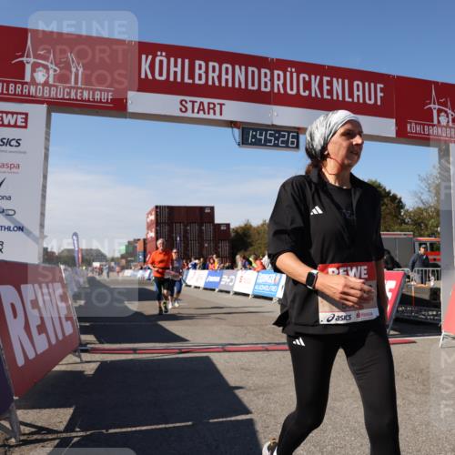 03.10.2025 - Köhlbrandbrückenlauf Lena Gebhardt http://msf.ph/oto/9080053 03.10.2025 13:45:27 Ziel 5223, 5600, 5999, 6695 meine-sportfotos.de