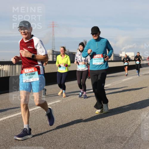 03.10.2025 - Köhlbrandbrückenlauf Lena Gebhardt http://msf.ph/oto/9080055 03.10.2025 10:03:39 Position 2 1984, 2111 meine-sportfotos.de