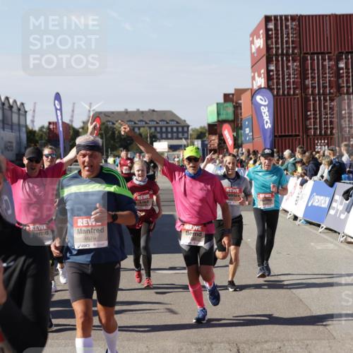 03.10.2025 - Köhlbrandbrückenlauf Jannik Wohlers http://msf.ph/oto/9080058 03.10.2025 13:17:47 Ziel 4410, 4645, 4679, 4829, 5168, 5339, 5685, 5731, 5732, 5917, 6331, 6388, 6485, 6704 meine-sportfotos.de