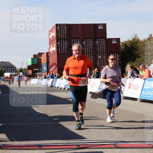 03.10.2025 - Köhlbrandbrückenlauf Lena Gebhardt http://msf.ph/oto/9080062 03.10.2025 13:45:28 Ziel 5223, 5600, 5999, 6695 meine-sportfotos.de