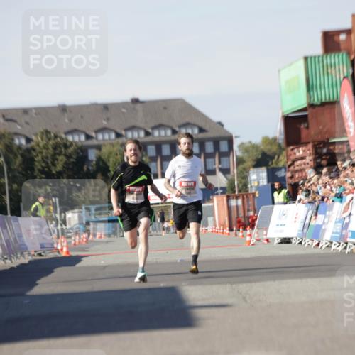 03.10.2025 - Köhlbrandbrückenlauf Jannik Wohlers http://msf.ph/oto/9080068 03.10.2025 12:50:03 Ziel 4035, 6086 meine-sportfotos.de