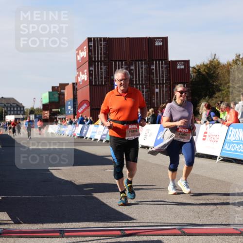03.10.2025 - Köhlbrandbrückenlauf Lena Gebhardt http://msf.ph/oto/9080073 03.10.2025 13:45:28 Ziel 5223, 5600, 5999, 6695 meine-sportfotos.de