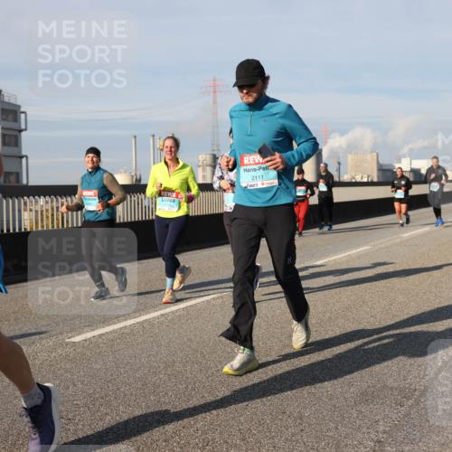 03.10.2025 - Köhlbrandbrückenlauf Lena Gebhardt http://msf.ph/oto/9080076 03.10.2025 10:03:40 Position 2 1984, 2111 meine-sportfotos.de