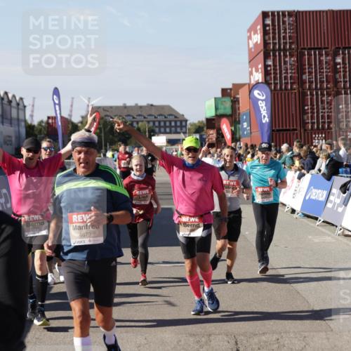 03.10.2025 - Köhlbrandbrückenlauf Jannik Wohlers http://msf.ph/oto/9080078 03.10.2025 13:17:47 Ziel 4410, 4645, 4679, 4829, 5168, 5339, 5685, 5731, 5732, 5917, 6331, 6388, 6485, 6704 meine-sportfotos.de