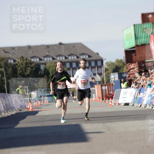 03.10.2025 - Köhlbrandbrückenlauf Jannik Wohlers http://msf.ph/oto/9080085 03.10.2025 12:50:03 Ziel 4035, 6086 meine-sportfotos.de