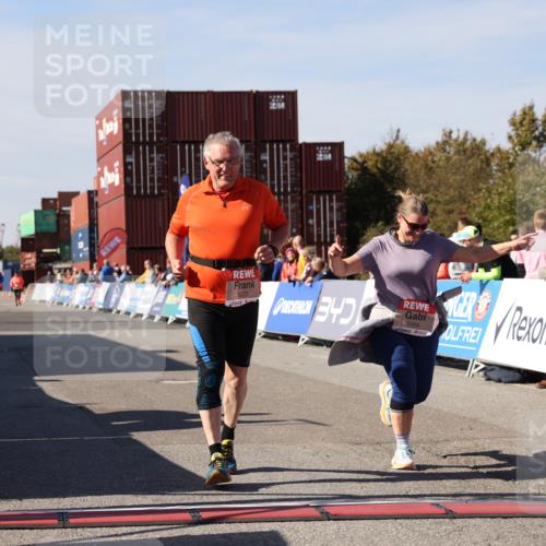 03.10.2025 - Köhlbrandbrückenlauf Lena Gebhardt http://msf.ph/oto/9080088 03.10.2025 13:45:29 Ziel 5223, 5600, 5999, 6695 meine-sportfotos.de
