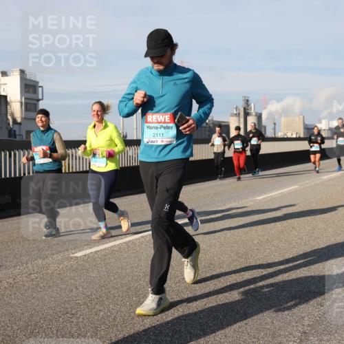 03.10.2025 - Köhlbrandbrückenlauf Lena Gebhardt http://msf.ph/oto/9080094 03.10.2025 10:03:40 Position 2 2111, 6 meine-sportfotos.de