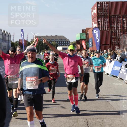 03.10.2025 - Köhlbrandbrückenlauf Jannik Wohlers http://msf.ph/oto/9080096 03.10.2025 13:17:47 Ziel 4410, 4645, 4679, 4829, 5168, 5339, 5685, 5731, 5732, 5917, 6331, 6388, 6485, 6704 meine-sportfotos.de