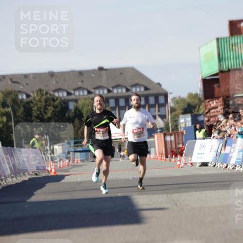 03.10.2025 - Köhlbrandbrückenlauf Jannik Wohlers http://msf.ph/oto/9080100 03.10.2025 12:50:03 Ziel 4035, 6086 meine-sportfotos.de