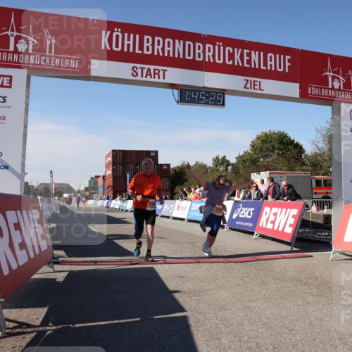 03.10.2025 - Köhlbrandbrückenlauf Lena Gebhardt http://msf.ph/oto/9080105 03.10.2025 13:45:29 Ziel 5223, 5600, 5999, 6695 meine-sportfotos.de