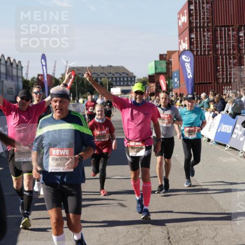 03.10.2025 - Köhlbrandbrückenlauf Jannik Wohlers http://msf.ph/oto/9080111 03.10.2025 13:17:47 Ziel 4410, 4645, 4679, 4829, 5168, 5339, 5685, 5731, 5732, 5917, 6331, 6388, 6485, 6704 meine-sportfotos.de
