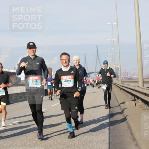 03.10.2025 - Köhlbrandbrückenlauf Jannik Wohlers http://msf.ph/oto/9080122 03.10.2025 09:53:48 Position 3 1409, 2735, 2736 meine-sportfotos.de
