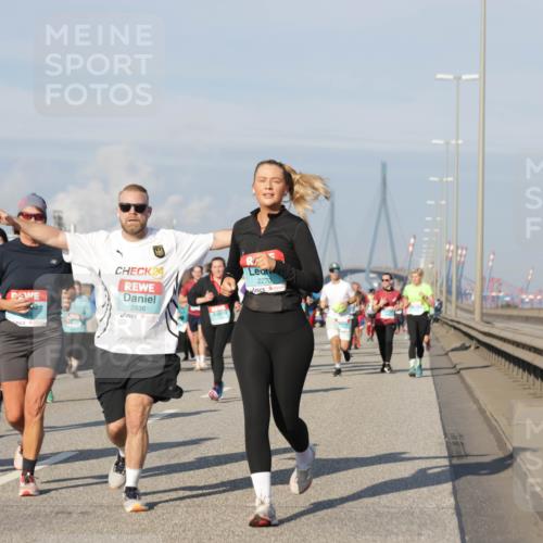03.10.2025 - Köhlbrandbrückenlauf Jannik Wohlers http://msf.ph/oto/9080124 03.10.2025 10:01:49 Position 3 1803, 24, 2836, 2270 meine-sportfotos.de