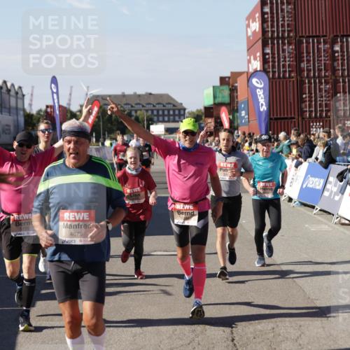 03.10.2025 - Köhlbrandbrückenlauf Jannik Wohlers http://msf.ph/oto/9080126 03.10.2025 13:17:47 Ziel 4410, 4645, 4679, 4829, 5168, 5339, 5685, 5731, 5732, 5917, 6331, 6388, 6485, 6704 meine-sportfotos.de