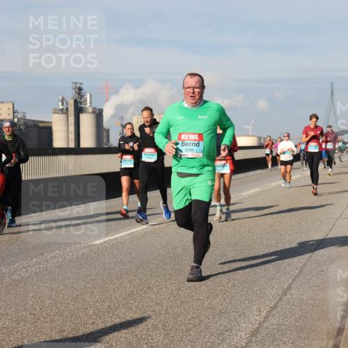 03.10.2025 - Köhlbrandbrückenlauf Lena Gebhardt http://msf.ph/oto/9080142 03.10.2025 10:03:42 Position 2 3039 meine-sportfotos.de