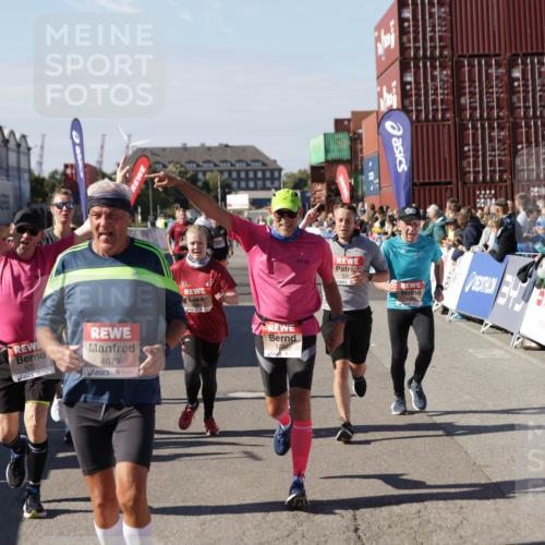 03.10.2025 - Köhlbrandbrückenlauf Jannik Wohlers http://msf.ph/oto/9080143 03.10.2025 13:17:47 Ziel 4410, 4645, 4679, 4829, 5168, 5339, 5685, 5731, 5732, 5917, 6331, 6388, 6485, 6704 meine-sportfotos.de