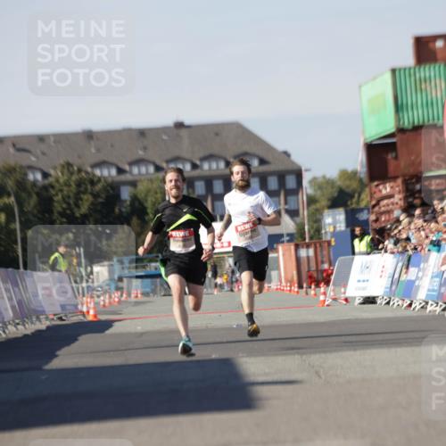 03.10.2025 - Köhlbrandbrückenlauf Jannik Wohlers http://msf.ph/oto/9080152 03.10.2025 12:50:03 Ziel 4035, 6086 meine-sportfotos.de
