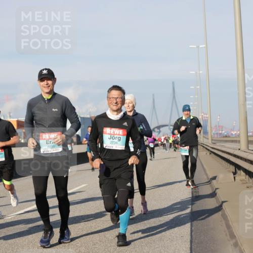 03.10.2025 - Köhlbrandbrückenlauf Jannik Wohlers http://msf.ph/oto/9080159 03.10.2025 09:53:48 Position 3 2735, 2736, 3641 meine-sportfotos.de