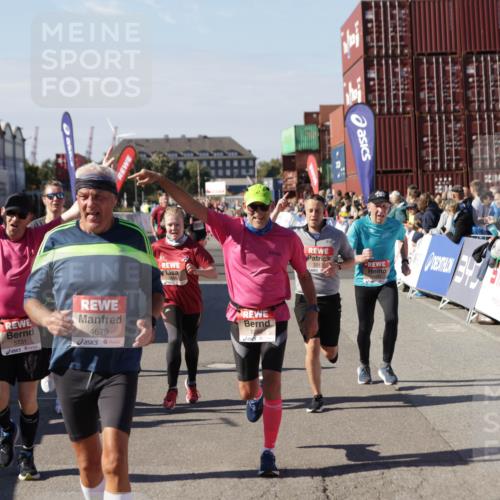 03.10.2025 - Köhlbrandbrückenlauf Jannik Wohlers http://msf.ph/oto/9080163 03.10.2025 13:17:47 Ziel 4410, 4645, 4679, 4829, 5168, 5339, 5685, 5731, 5732, 5917, 6331, 6388, 6485, 6704 meine-sportfotos.de