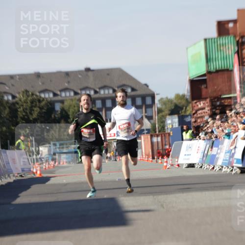 03.10.2025 - Köhlbrandbrückenlauf Jannik Wohlers http://msf.ph/oto/9080172 03.10.2025 12:50:03 Ziel 4035, 6086 meine-sportfotos.de