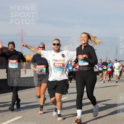 03.10.2025 - Köhlbrandbrückenlauf Jannik Wohlers http://msf.ph/oto/9080175 03.10.2025 10:01:50 Position 3 1803, 24, 2836 meine-sportfotos.de