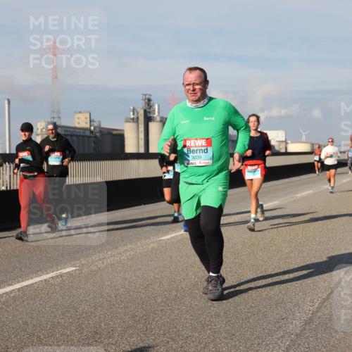 03.10.2025 - Köhlbrandbrückenlauf Lena Gebhardt http://msf.ph/oto/9080184 03.10.2025 10:03:42 Position 2 3039 meine-sportfotos.de