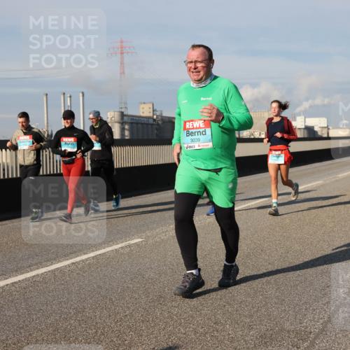 03.10.2025 - Köhlbrandbrückenlauf Lena Gebhardt http://msf.ph/oto/9080201 03.10.2025 10:03:43 Position 2 3039 meine-sportfotos.de