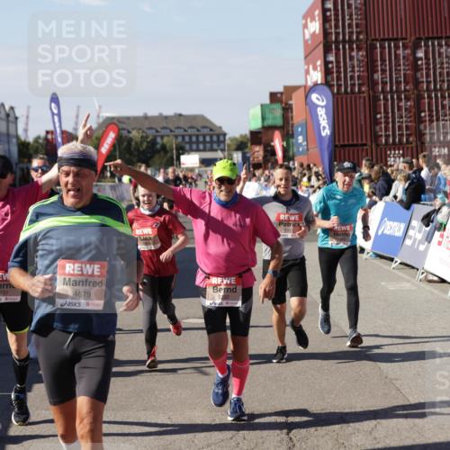03.10.2025 - Köhlbrandbrückenlauf Jannik Wohlers http://msf.ph/oto/9080202 03.10.2025 13:17:47 Ziel 4410, 4645, 4679, 4829, 5168, 5339, 5685, 5731, 5732, 5917, 6331, 6388, 6485, 6704 meine-sportfotos.de