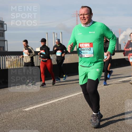03.10.2025 - Köhlbrandbrückenlauf Lena Gebhardt http://msf.ph/oto/9080206 03.10.2025 10:03:43 Position 2 3039 meine-sportfotos.de