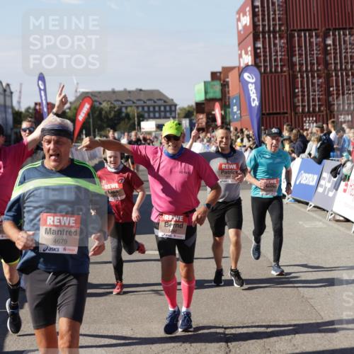 03.10.2025 - Köhlbrandbrückenlauf Jannik Wohlers http://msf.ph/oto/9080220 03.10.2025 13:17:47 Ziel 4410, 4645, 4679, 4829, 5168, 5339, 5685, 5731, 5732, 5917, 6331, 6388, 6485, 6704 meine-sportfotos.de