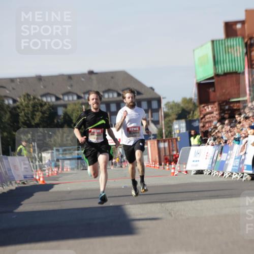 03.10.2025 - Köhlbrandbrückenlauf Jannik Wohlers http://msf.ph/oto/9080233 03.10.2025 12:50:03 Ziel 4035, 6086 meine-sportfotos.de