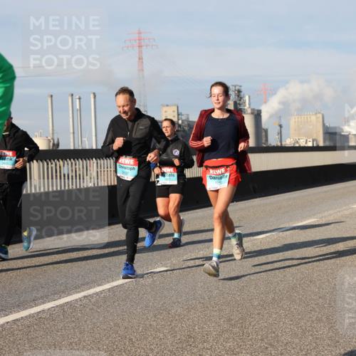 03.10.2025 - Köhlbrandbrückenlauf Lena Gebhardt http://msf.ph/oto/9080235 03.10.2025 10:03:44 Position 2 2137, 125 meine-sportfotos.de