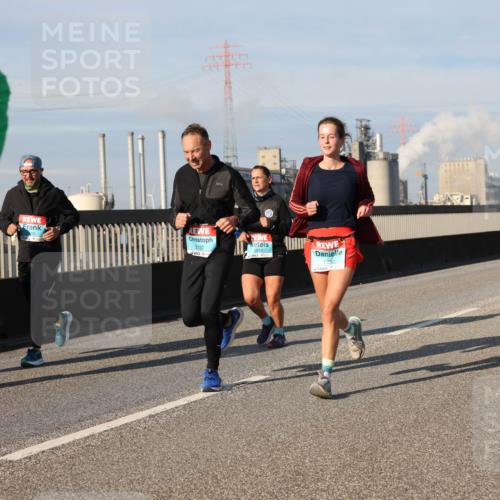 03.10.2025 - Köhlbrandbrückenlauf Lena Gebhardt http://msf.ph/oto/9080242 03.10.2025 10:03:44 Position 2 2137, 1252 meine-sportfotos.de