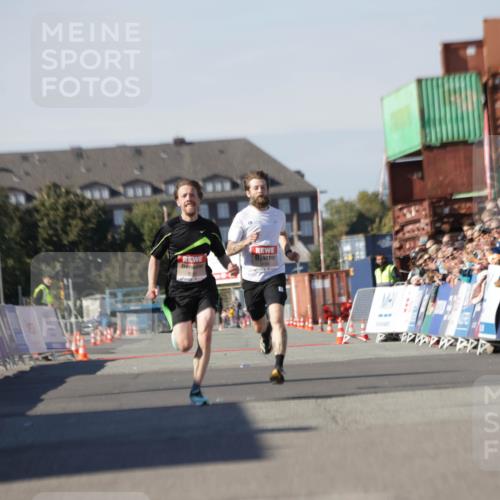 03.10.2025 - Köhlbrandbrückenlauf Jannik Wohlers http://msf.ph/oto/9080244 03.10.2025 12:50:03 Ziel 4035, 6086 meine-sportfotos.de