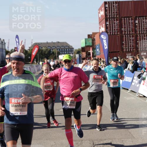 03.10.2025 - Köhlbrandbrückenlauf Jannik Wohlers http://msf.ph/oto/9080250 03.10.2025 13:17:47 Ziel 4410, 4645, 4679, 4829, 5168, 5339, 5685, 5731, 5732, 5917, 6331, 6388, 6485, 6704 meine-sportfotos.de