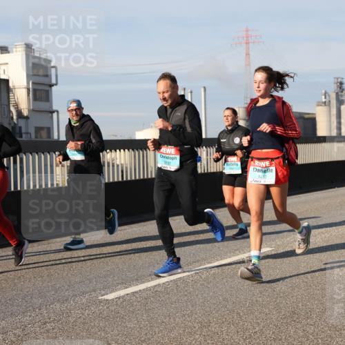 03.10.2025 - Köhlbrandbrückenlauf Lena Gebhardt http://msf.ph/oto/9080254 03.10.2025 10:03:44 Position 2 1983, 1990, 2137, 1937, 1252 meine-sportfotos.de