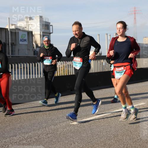 03.10.2025 - Köhlbrandbrückenlauf Lena Gebhardt http://msf.ph/oto/9080261 03.10.2025 10:03:44 Position 2 3455, 2137, 125 meine-sportfotos.de