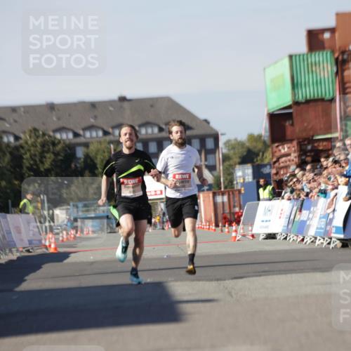 03.10.2025 - Köhlbrandbrückenlauf Jannik Wohlers http://msf.ph/oto/9080263 03.10.2025 12:50:03 Ziel 4035, 6086 meine-sportfotos.de