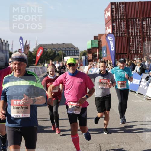 03.10.2025 - Köhlbrandbrückenlauf Jannik Wohlers http://msf.ph/oto/9080268 03.10.2025 13:17:47 Ziel 4410, 4645, 4679, 4829, 5168, 5339, 5685, 5731, 5732, 5917, 6331, 6388, 6485, 6704 meine-sportfotos.de