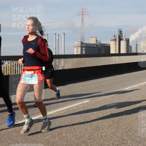 03.10.2025 - Köhlbrandbrückenlauf Lena Gebhardt http://msf.ph/oto/9080281 03.10.2025 10:03:45 Position 2 837, 122 meine-sportfotos.de