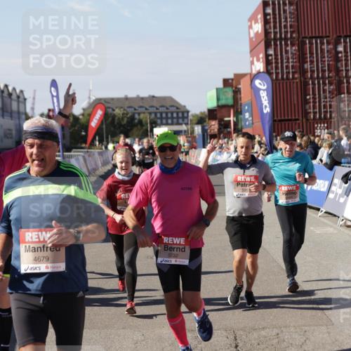 03.10.2025 - Köhlbrandbrückenlauf Jannik Wohlers http://msf.ph/oto/9080284 03.10.2025 13:17:47 Ziel 4410, 4645, 4679, 4829, 5168, 5339, 5685, 5731, 5732, 5917, 6331, 6388, 6485, 6704 meine-sportfotos.de